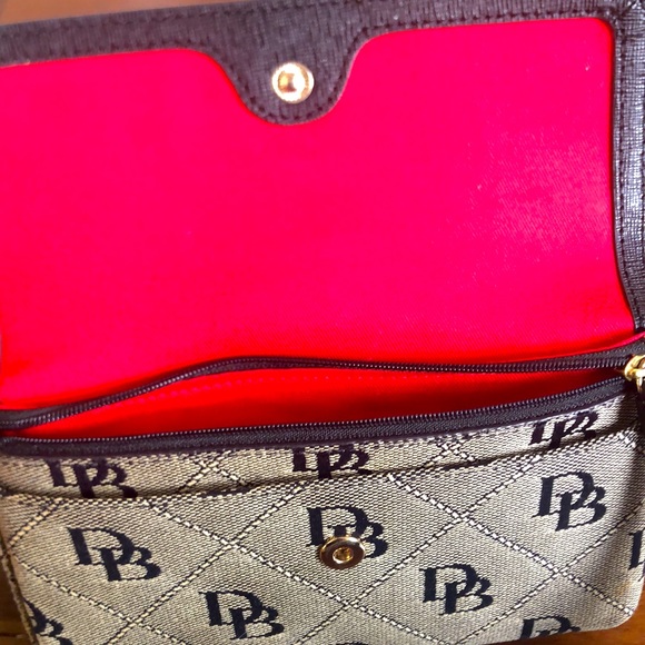 Dooney and Bourke 1975 clutch. - Picture 3 of 3